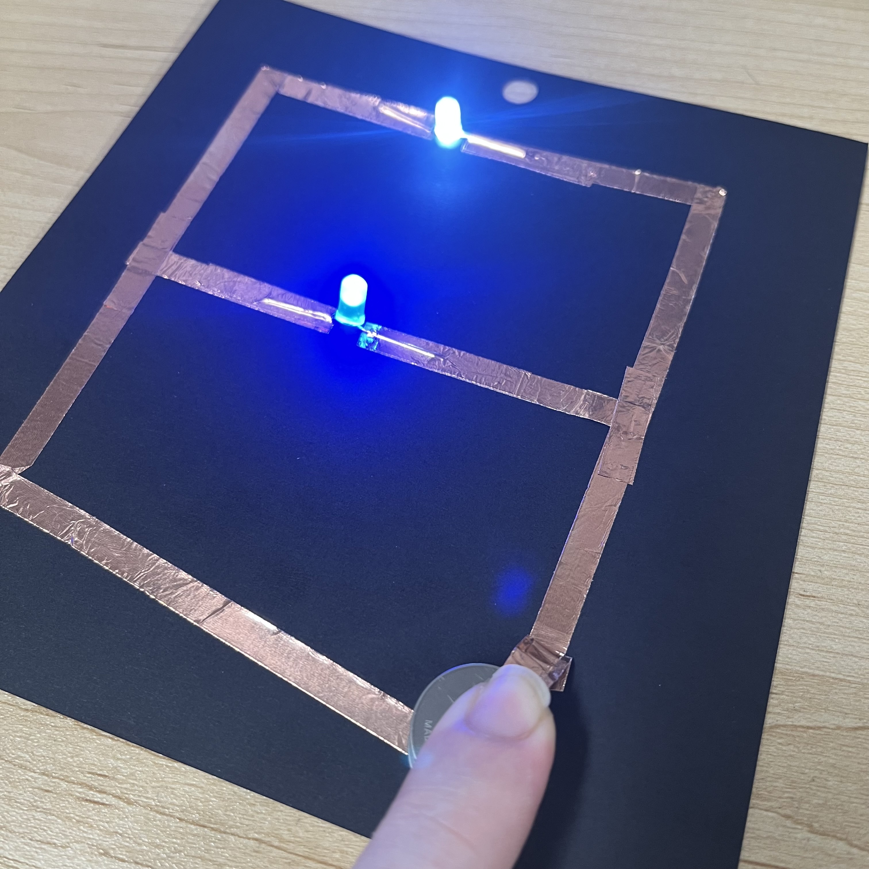This is the parallel circuit closed, with 2 batteries powering the 2 LED lights showing it is functional.